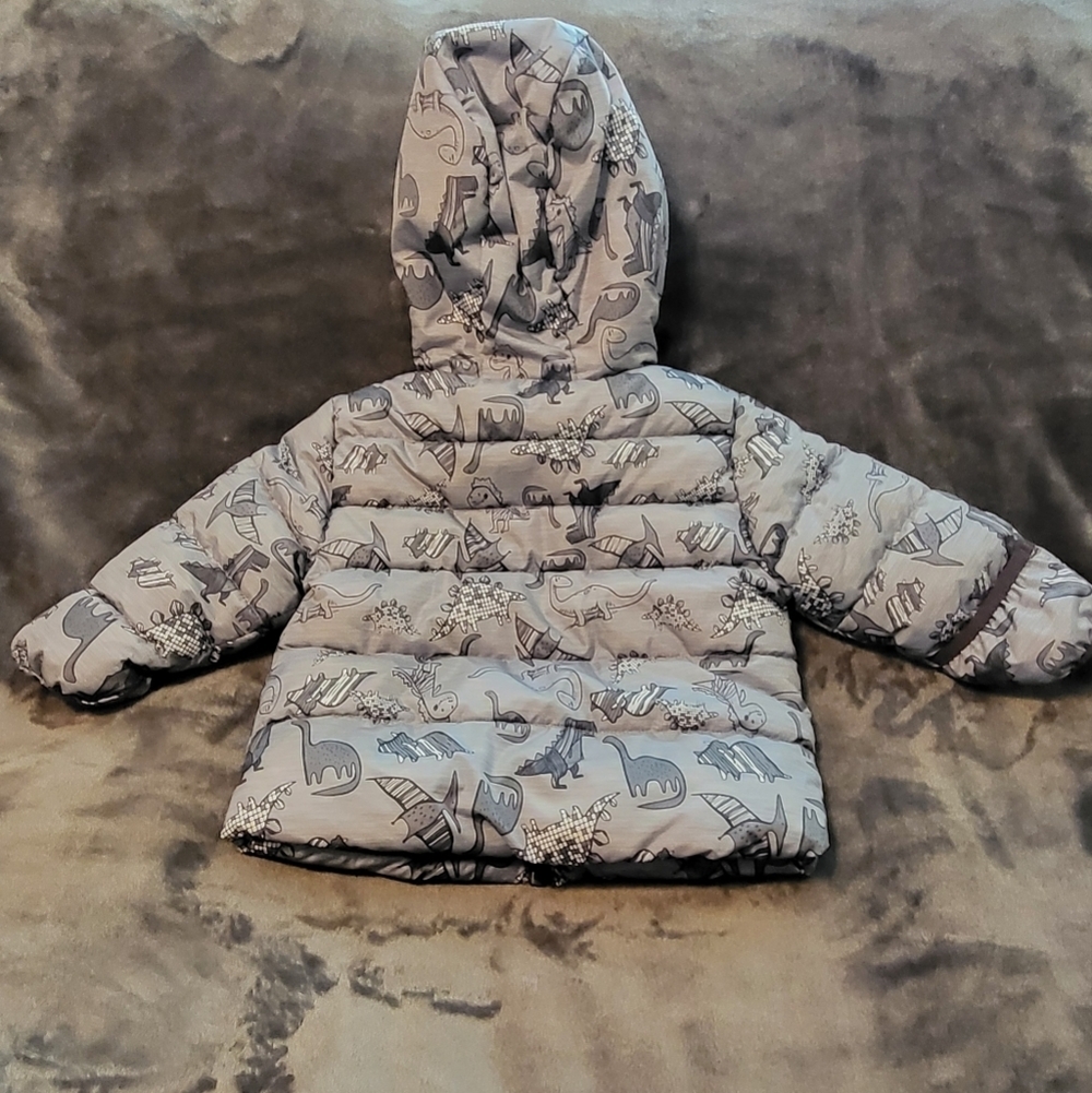 π©· 3/$15 Boys (18M) Winter Puffer Jacket with Hood with a cute Dinosaur Print - Picture 2 of 7